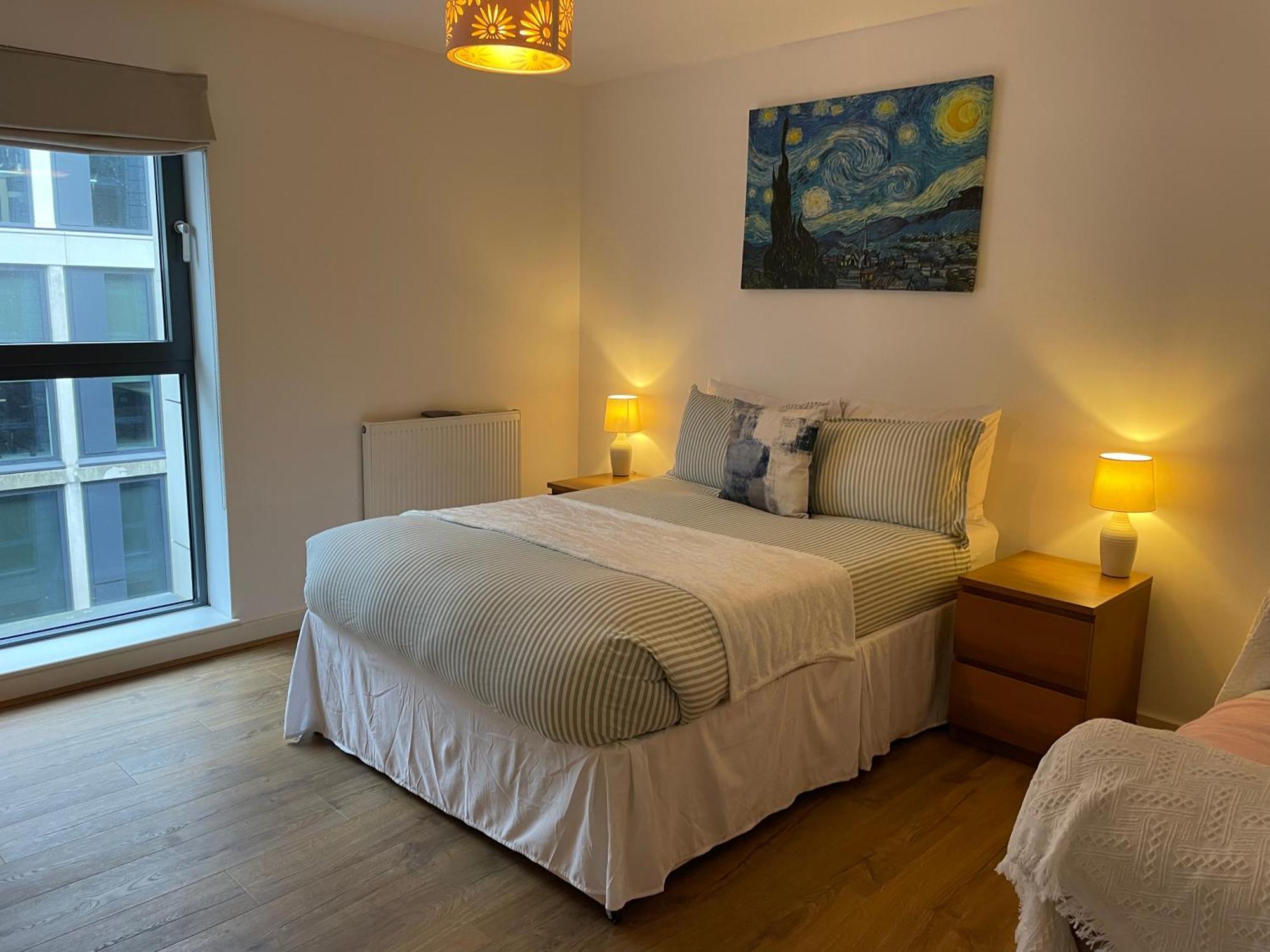 2 Bed, 2 Bath Apartment In Guildford Town Centre With Parking! Eksteriør billede